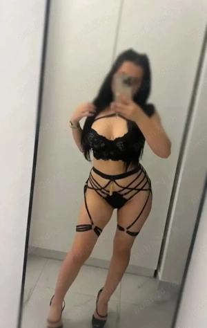 Buna sunt o brunetă cu forme te aștept în locația mea intima sa petrecem clipe de neuitat  - imagine 2