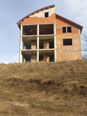 Casă la roşu  - imagine 3