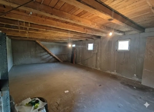 Garaj foarte mare cu mansardă de vânzare în Petroșani   POTENȚIAL DE TRANSFORMARE ÎN LOCUINȚĂ  - imagine 2