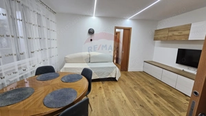 Apartament cu 2 camere de închiriat în zona Central