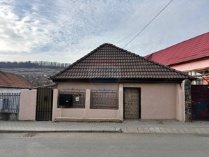 Casă renovata cu 3 camere zona Mosnei