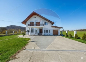 Casă / Vilă cu 6 camere de vânzare în zona Est