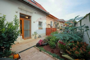 5 camere, central Nicolae Jiga, retras de la stradă, de vânzare