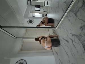 Bună ma numesc Carla