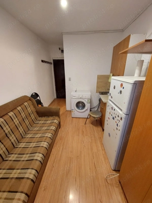 Închiriez garsoniera 