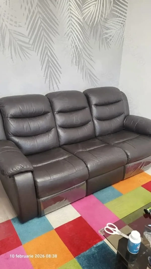 vand canapea piele borgia cu reclinere in stare foarte buna