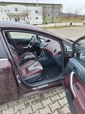 Ford Fiesta Titanium 2009, piele,climatronic,incalzire scaune,2 seturi roti !!  - imagine 5