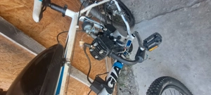 Vind bicicleta cu motor pe benzina  - imagine 4