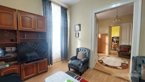 Casă în Hațeg - zonă centrală, singur în curte,  763 m2 de teren, stare foarte bună. - imagine 2