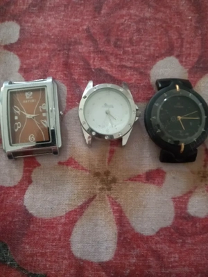 vând ceasuri de mana este Pe baterie 