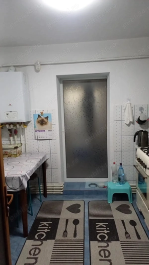 prprietar vand apartament 2 camere decomandate in spatele liceului auto - imagine 3