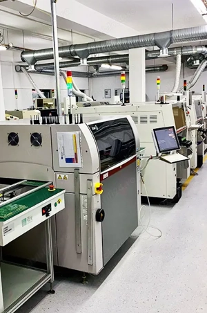 Operator linie SMT Ebs Electric Group - imagine 2