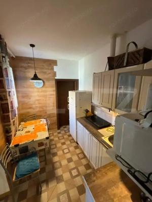 Apartament la casa / 2 camere /2 bai/ curte comunca/ zona Centrul Civic