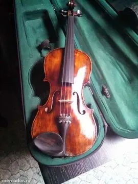 Vând vioară întreagă, 4 4, excepțională pentru concert, model Stradivarius 1723, Germania, 100ani