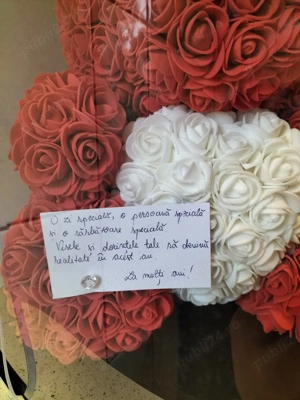 Vind ursulet mare din trandafiri roșii frumos împachetat în Oradea 110 lei.