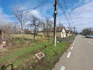 Teren imprejmuit pretabil pentru casa in vatra satului | Giarmata - imagine 3