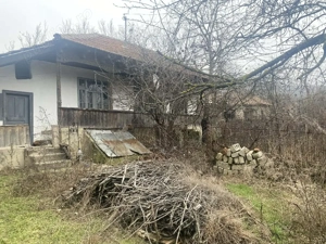 Vând casa bătrâneasca cu suprafața 4463 m2