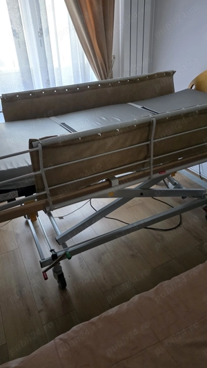 Vând pat electric pentru persoane imobilizate la pat.Patul este folosit 6 luni 