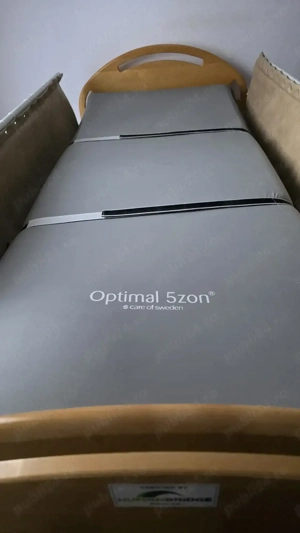 Vând pat electric pentru persoane imobilizate la pat.Patul este folosit 6 luni  - imagine 2