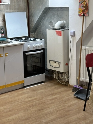 Închiriez apartament 2 camere, living comun cu bucătăria, dormitor, balcon, baie,aer conditionat , m - imagine 9