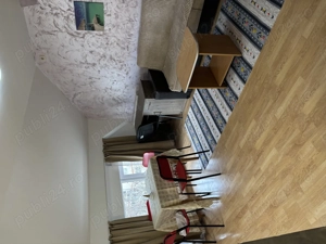 Închiriez apartament 2 camere, living comun cu bucătăria, dormitor, balcon, baie,aer conditionat , m - imagine 3