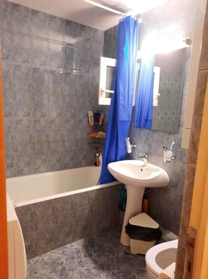 camera de inchiriat intr un apartment de 3 camere zona obor