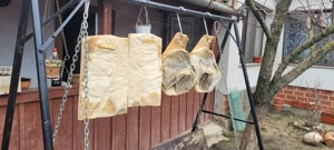 De vânzare pulpe și slănină 