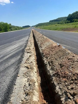 Servicii miniexcavator 3T   Excavații, șanțuri, fundații ,fose septice - imagine 4