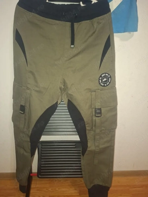 Pantaloni Cargo marca Nike marimea M.