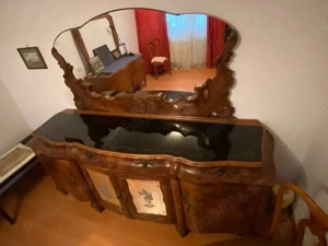Servantă- chippendale, mobilier din lemn de nuc. 