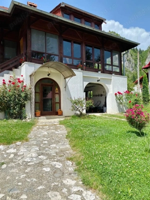 Direct proprietar: Proprietate deosebită   717 mp construiți, 9.721 mp teren   Dâmbovicioara - imagine 2