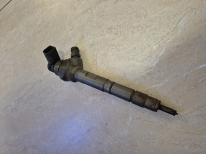 Injector Bosch 0445110288 VW Tiguan Golf 6 Passat 2.0 TDI cod 03L130277 - imagine 2
