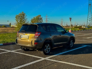 Toyota RAV4, an 2012, 2.2 diesel, cutie manuala - imagine 3