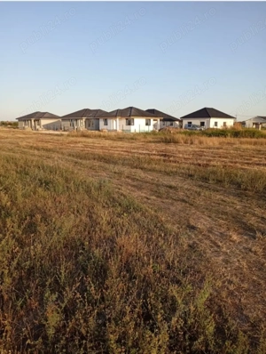 Dau in chirie teren în localitatea Cihei, comuna Sânmartin 