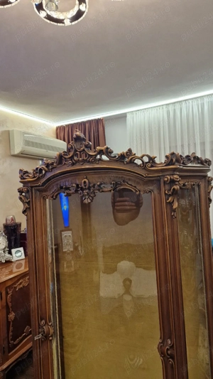 vitrina sculptata lemn