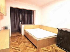 Apartament de vanzare 3 camere 2 bai, zona Cenrala - Boul Rosu Arad - imagine 3