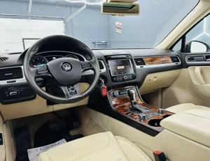VOLKSWAGEN TOUAREG 2012 3.0D 4x4 E5 Garantie 12 Luni Rate AVans 0 Doar Cu Buletinul - imagine 20