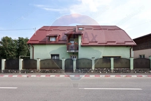 Vilă cu 8 camere de vânzare si spatiu comercial