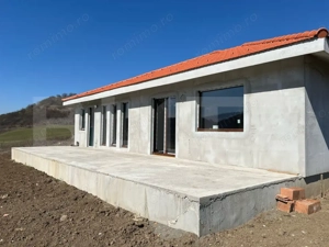 „Casă în stil mediteranean de vânzare în Livezeni – Oază de liniște și confort”