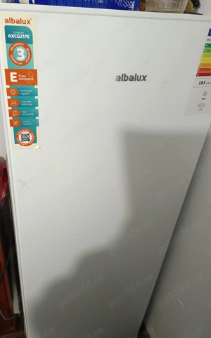 Congelator  ,folosit 3luni  .Este că și nou