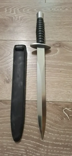 Pumnal Comando Elveția M57 in stare perfectă din stoc militar