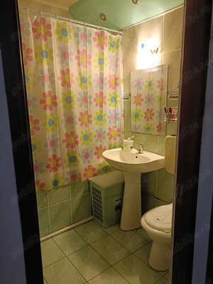 Vând apartament 3 camere,cu loc de parcare