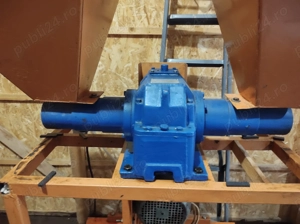 Presa pentru presa semintelor de floarea soarelui , rapita , nuca , dovleac la rece  - imagine 3