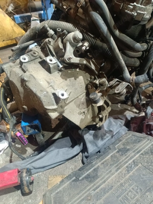 Vând cutie de viteze Opel Astra Zafira Vectra de 19diesel 150cp în 6 trepte.cod cutie f40