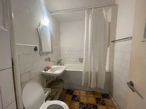 Apartament spatios, decomandat cu 3 camere, 2 bai, 2 spatii de depozitare, situat la parter. - imagine 6