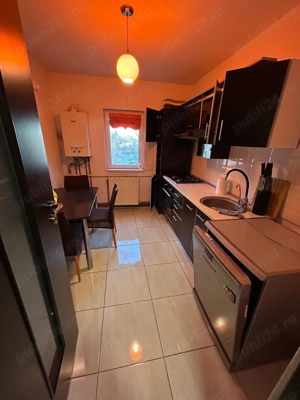 De inchiriat apartament cu 2 camere cu balcon, etaj 3, mobilat și utilat 1.250lei luna - imagine 4