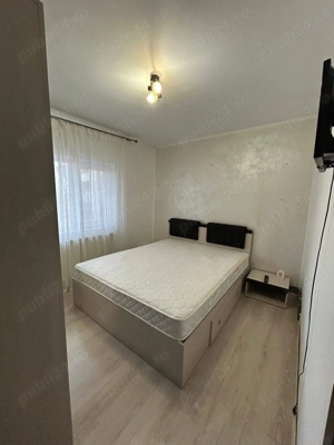 De inchiriat apartament cu 2 camere cu balcon, etaj 3, mobilat și utilat 1.250lei luna - imagine 2