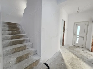 Zona buna! Asfalt! Toate utilitatile - Despartit prin casa scarii. - imagine 7