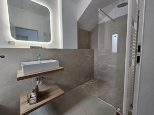 Zona buna! Asfalt! Toate utilitatile - Despartit prin casa scarii. - imagine 4