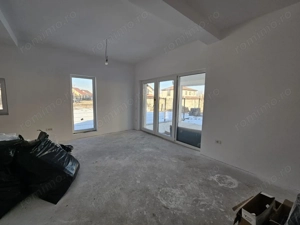 Zona buna! Asfalt! Toate utilitatile - Despartit prin casa scarii. - imagine 9